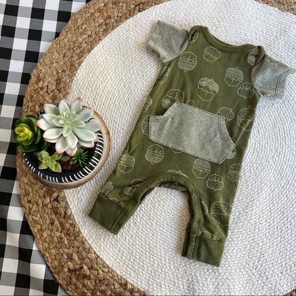 Cat & Jack Romper & handkerchief bib - Picture 3 of 5